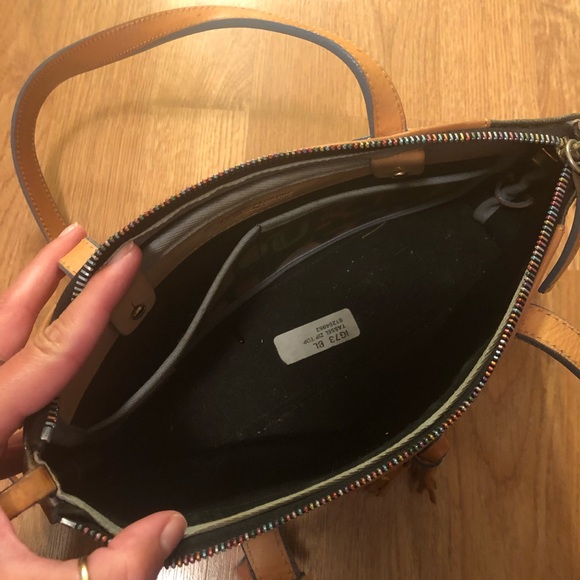 Black Dooney & Bourke Purse - Picture 6 of 8